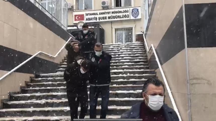 &Ccedil;ekmek&ouml;y&rsquo;de kuyumcuda silahlı gasp kamerada