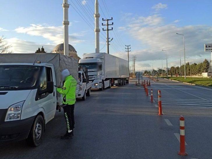 Burdur’da 3 günde 48 araç  trafikten men edildi, 87 araç sürücüsüne ceza uygulandı G1