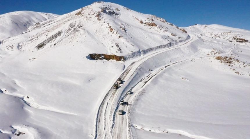 Van’da kardan dolayı kapanan yollar açılıyor