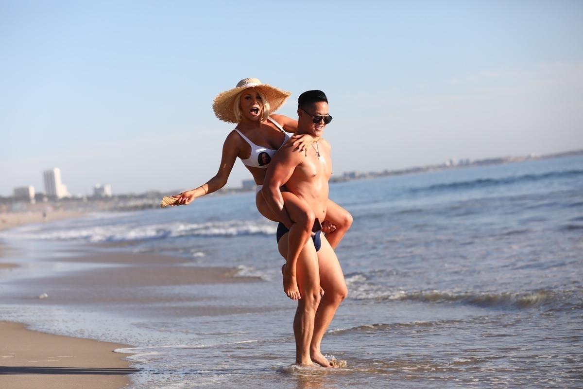 Courtney Stodden Kamala Harris'e desteğini b&ouml;yle g&ouml;sterdi