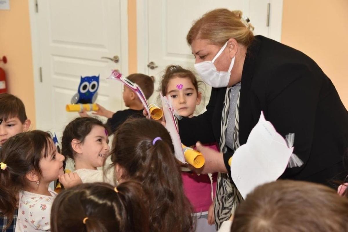 Başkan Erdem, &ccedil;ocukların karne sevincine ortak oldu