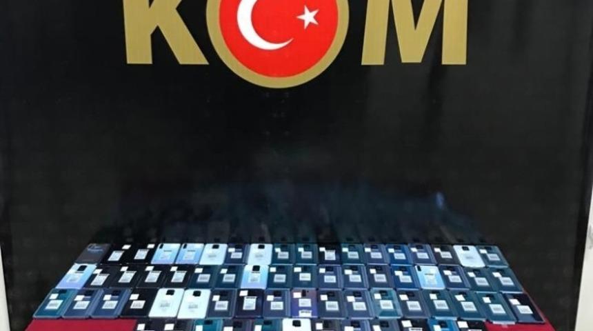 Gaziantep&rsquo;te bir ara&ccedil;ta 66 adet ka&ccedil;ak telefon ele ge&ccedil;irildi