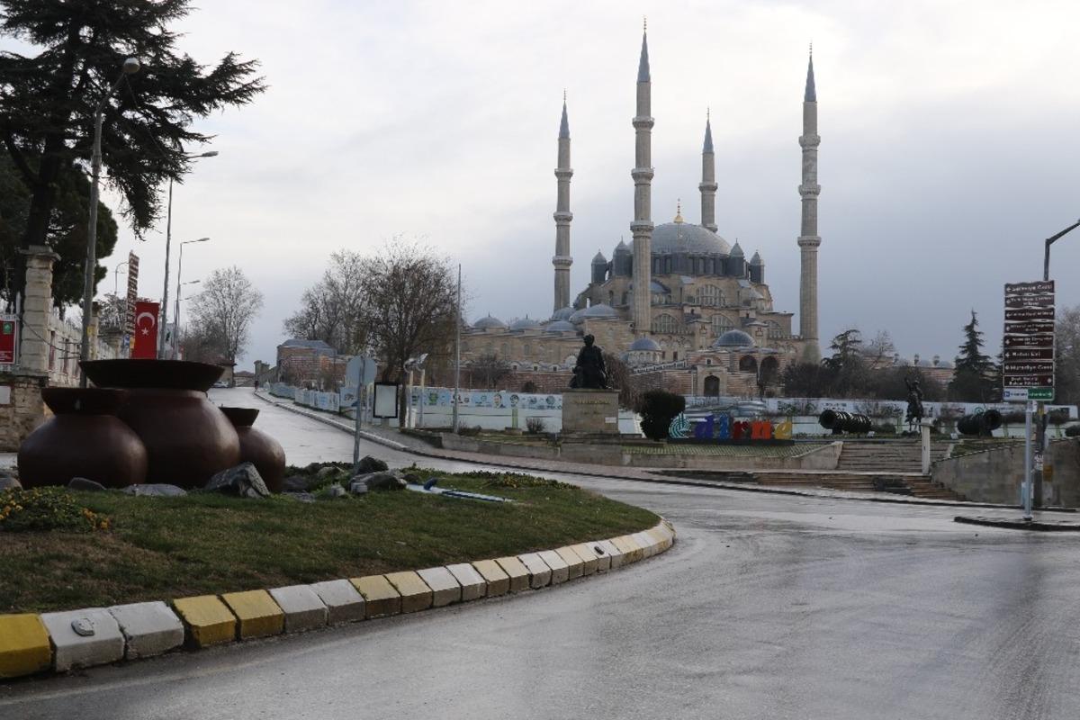 Edirneliler kısıtlamalara uyuyor