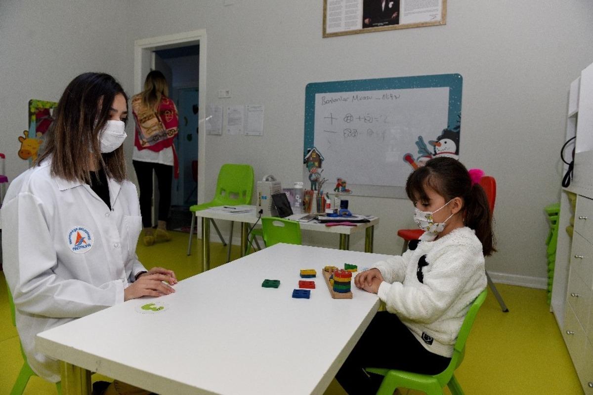 Sağlık &ccedil;alışanlarının &ccedil;ocukları kreşlerde g&uuml;vende