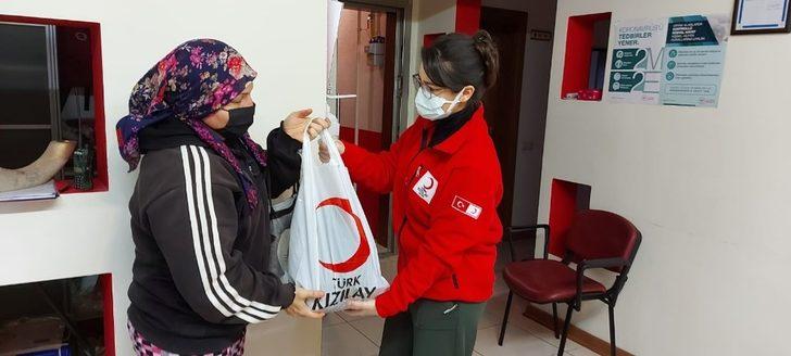 Bağışlanan deve eti, ihtiyaç sahiplerine dağıtıldı G5