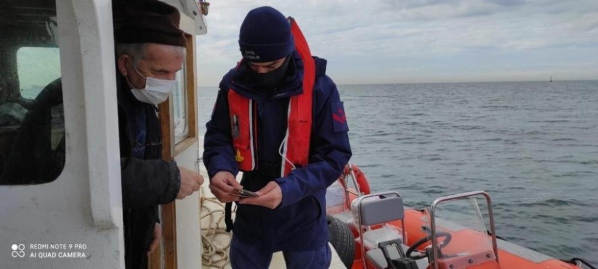 &Uuml;lke genelinde yapılan eş zamanlı b&uuml;y&uuml;k uygulama, &ccedil;eşitli su&ccedil;lardan aranan 2 bin 402 şahıs yakalandı