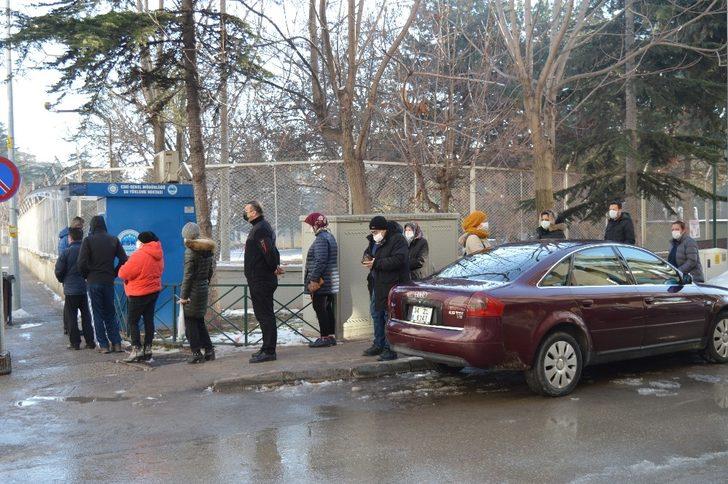 Kısıtlamanın ilk sabahında “sumatik" kuyruğu G2