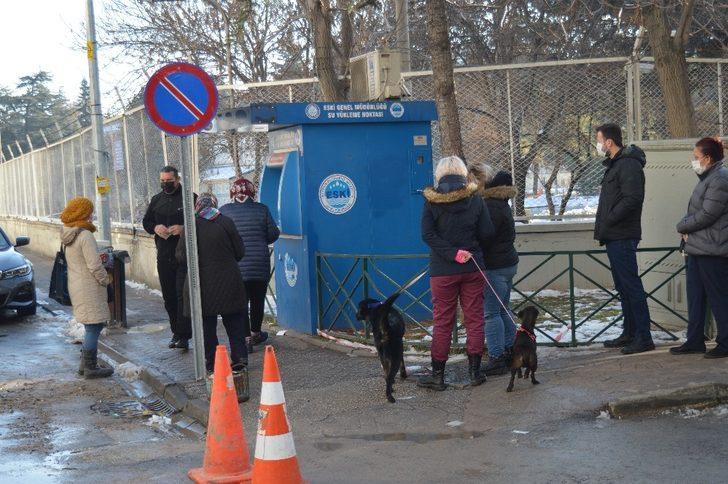 Kısıtlamanın ilk sabahında “sumatik" kuyruğu G4