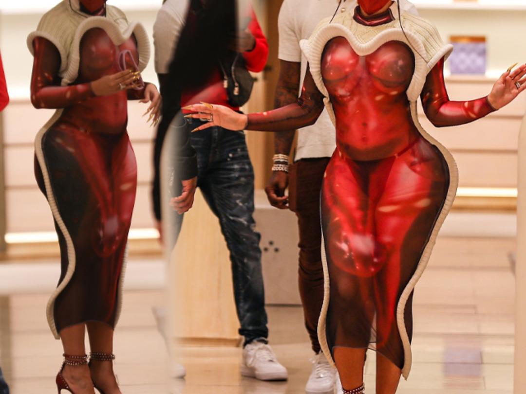 Cardi B. yine olay oldu! O nasıl kıyafet...