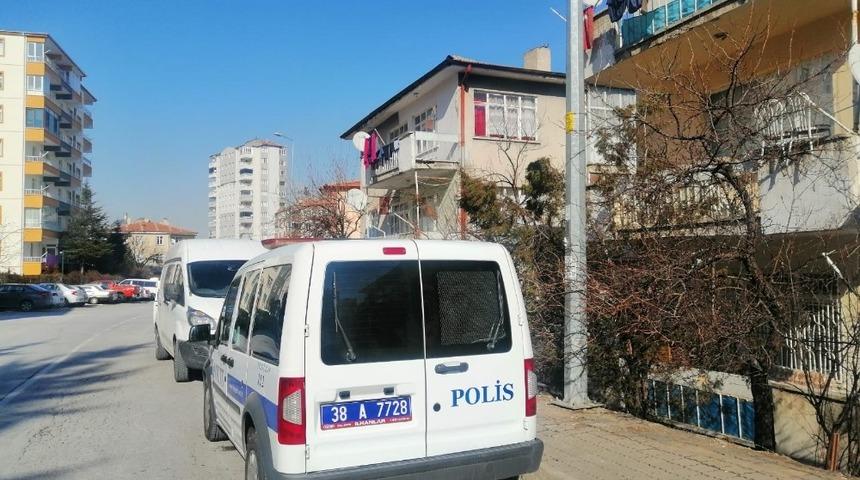 67 yaşındaki adam evinde &ouml;l&uuml; olarak bulundu