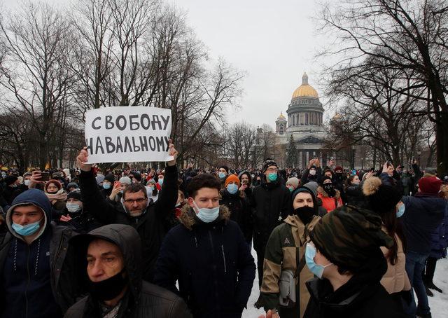 2021-01-23T110311Z_244469659_RC2NDL97YFHZ_RTRMADP_3_RUSSIA-POLITICS-NAVALNY-PROTESTS