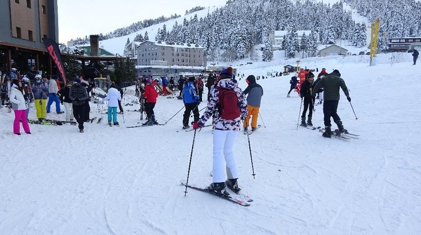 Uludağ'da sömestir tatilinin ilk gününde pistler doldu taştı