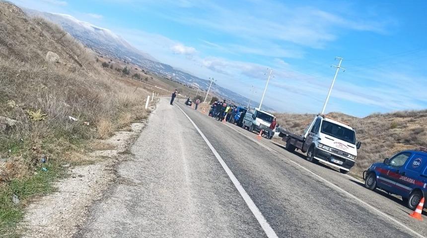 Oğlunun hastaneye götürdüğü anne kazada öldü