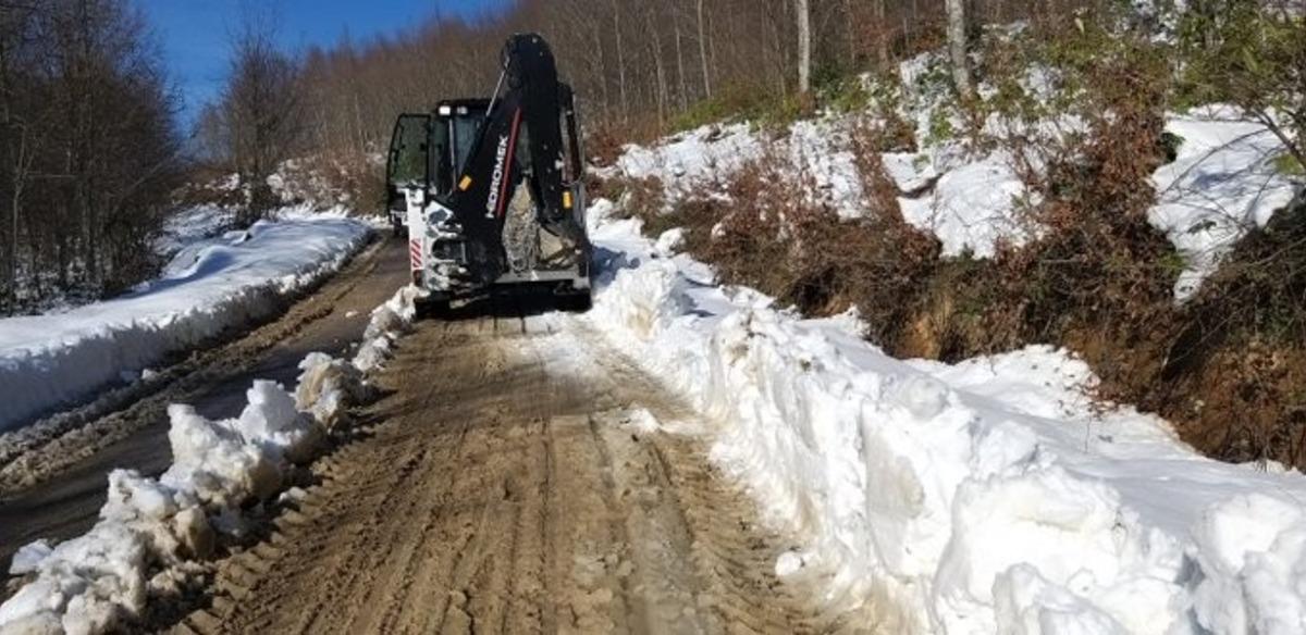 Ekiplerin kar mesaisi s&uuml;r&uuml;yor