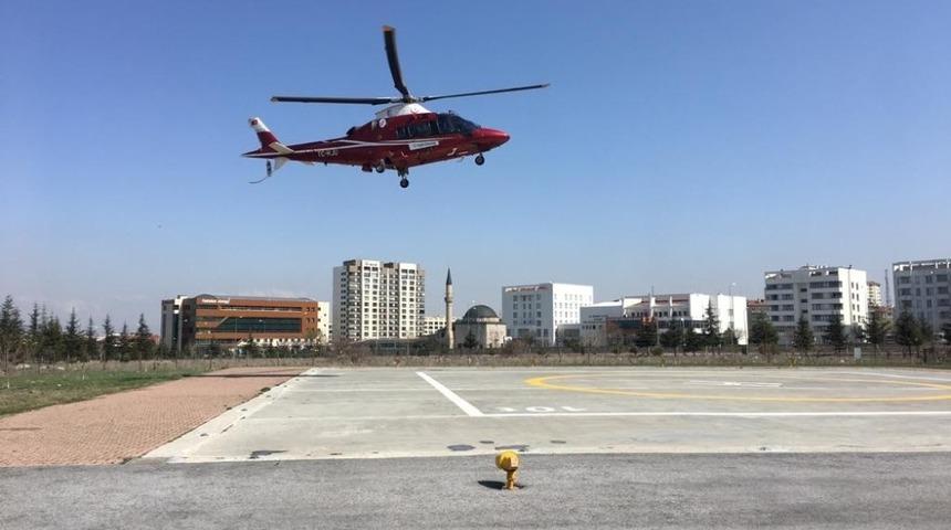 Felç geçiren hasta hava ambulansı ile şehir merkezine getirildi