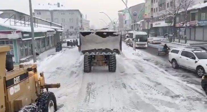 Ağrı Belediyesi eksi 30 derecede kar temizleme çalışmalarına devam ediyor G2