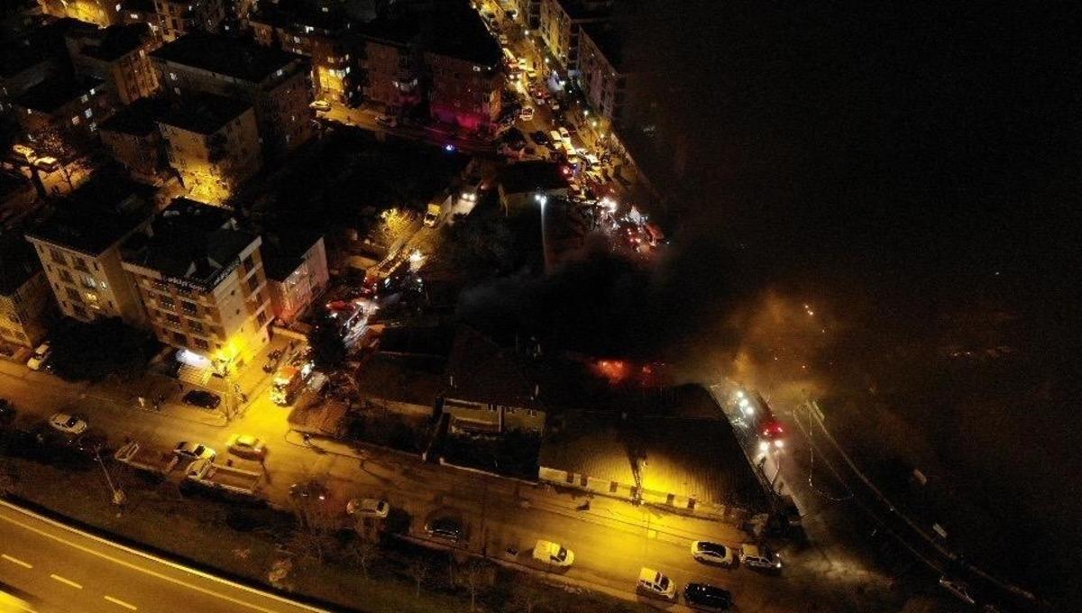 Maltepe&rsquo;de hurdalık alanda &ccedil;ıkan yangın havadan g&ouml;r&uuml;nt&uuml;lendi