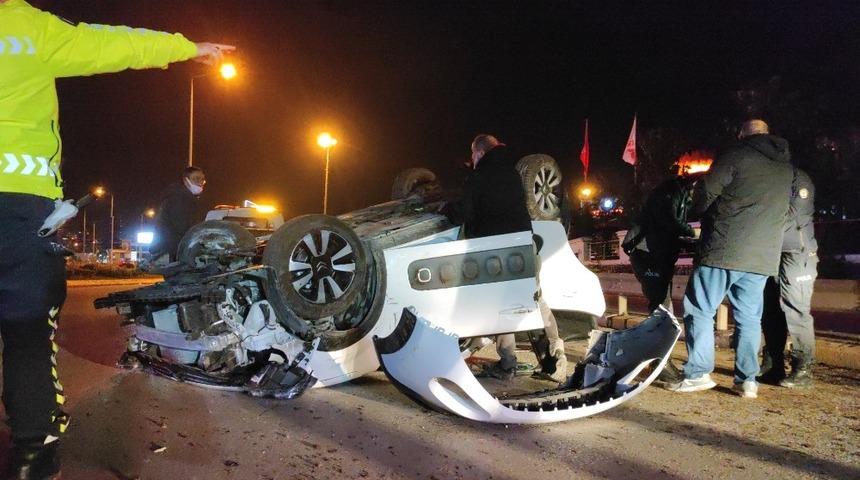 Sakarya'da feci kaza! Takla atarak hurdaya dönen araçtan hafif yaralı kurtuldu