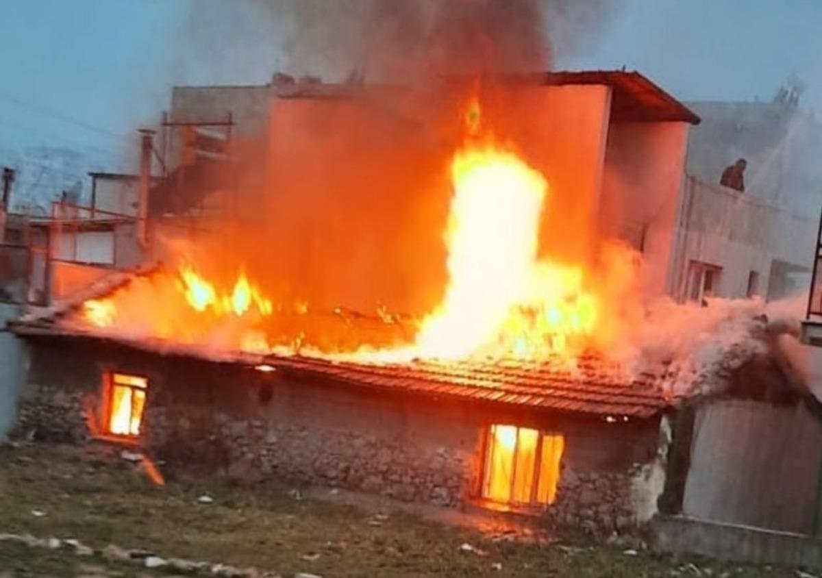 İzmir&rsquo;de korkutan ev yangını