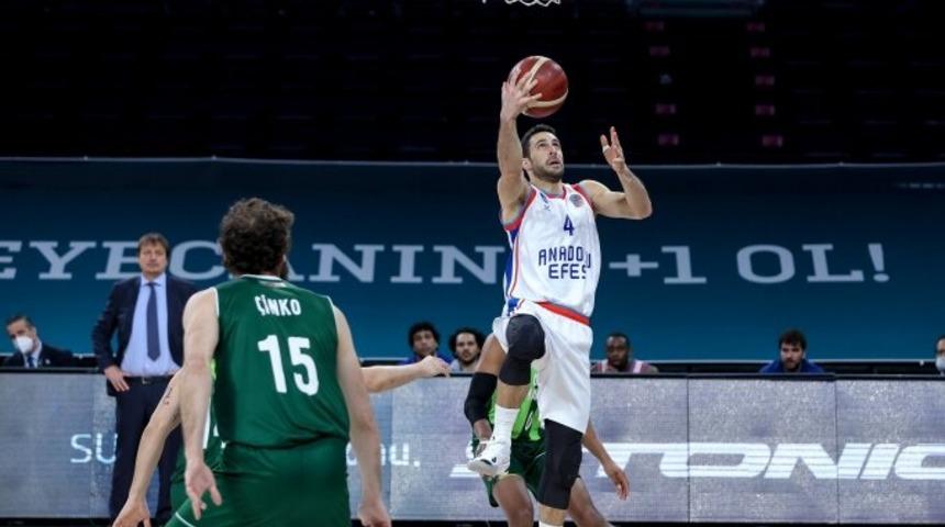 Anadolu Efes, ligde doludizgin devam ediyor