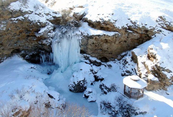 Sırakayalar Şelalesi’nde buzdan şölen G2