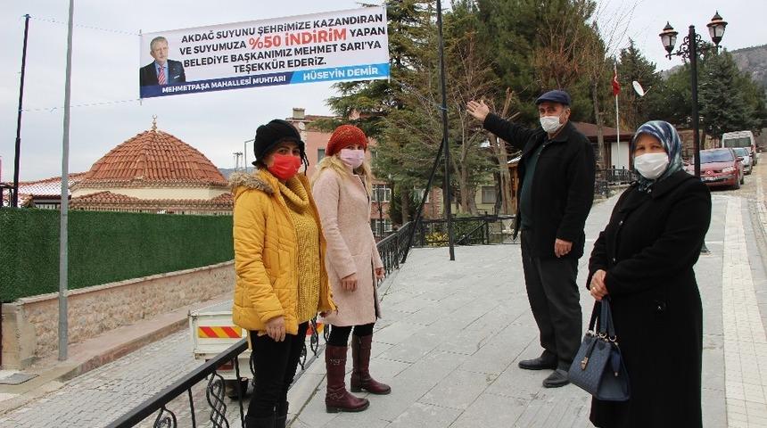 Amasya’da suya yüzde 50 indirim geldi, sokaklara teşekkür pankartları asıldı