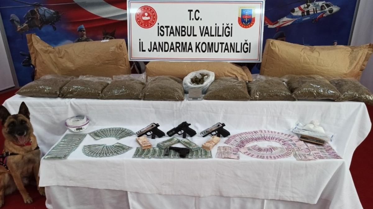 Jandarma operasyonunda 103 kilo uyuşturucu ele ge&ccedil;irildi