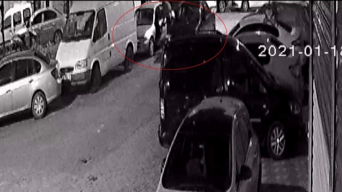 (&Ouml;ZEL) MOBESE kameralarının altında 30 saniyede araba &ccedil;aldılar