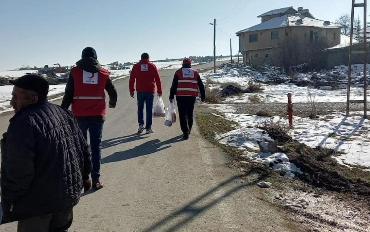 Altıntaş Kızılay ihtiya&ccedil; sahipleri i&ccedil;in seferber oldu