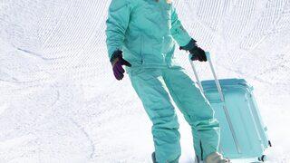 Ukraynalı turistten Palandöken'de bavul ile snowboard