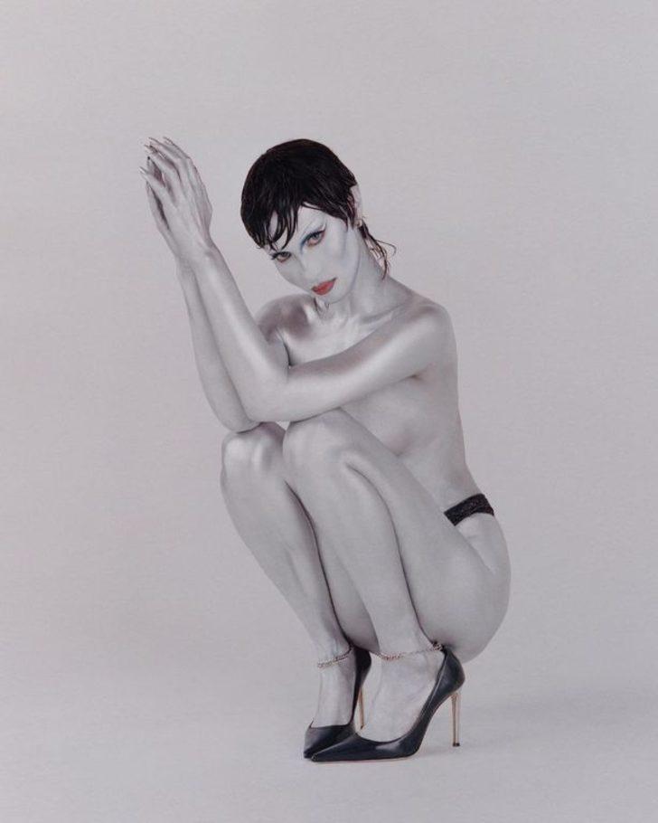 Bella Hadid'in üstsüz pozları olay oldu! Takipçileri dalga geçti G1