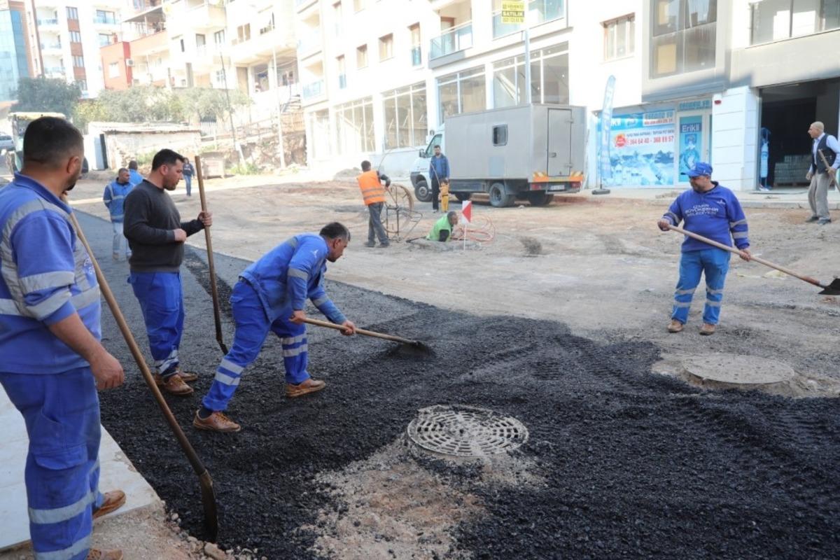 Bayraklı&rsquo;ya 1 yılda 90 bin ton asfalt, 35 bin metrekare kilit parke