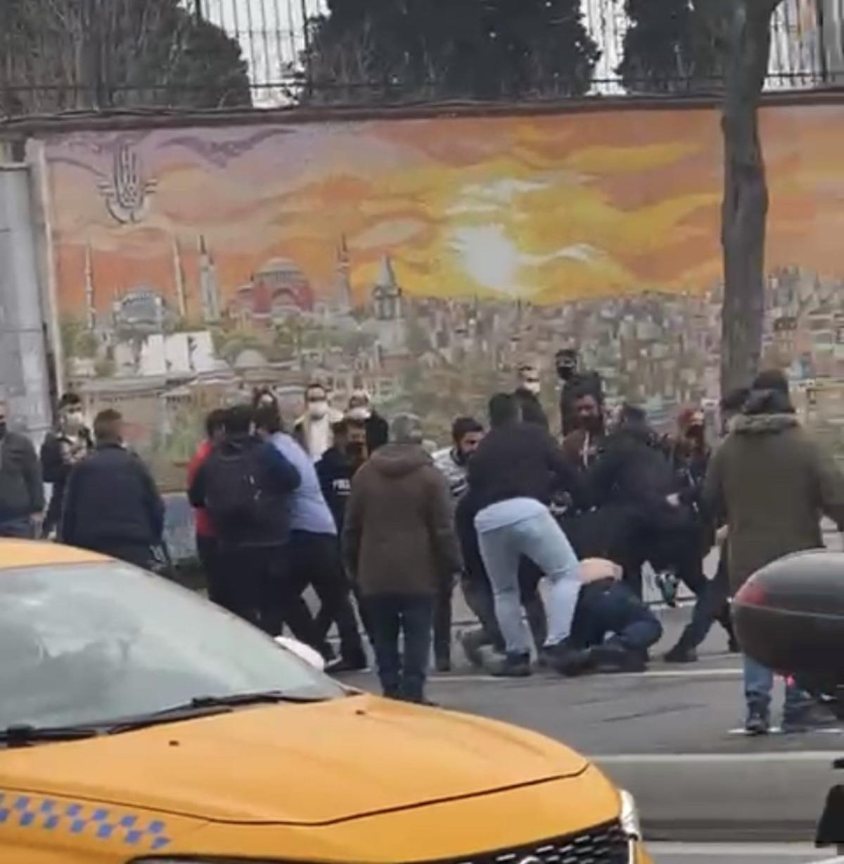 (&Ouml;zel) İstanbul&rsquo;un g&ouml;beğinde kemerli kavga kamerada