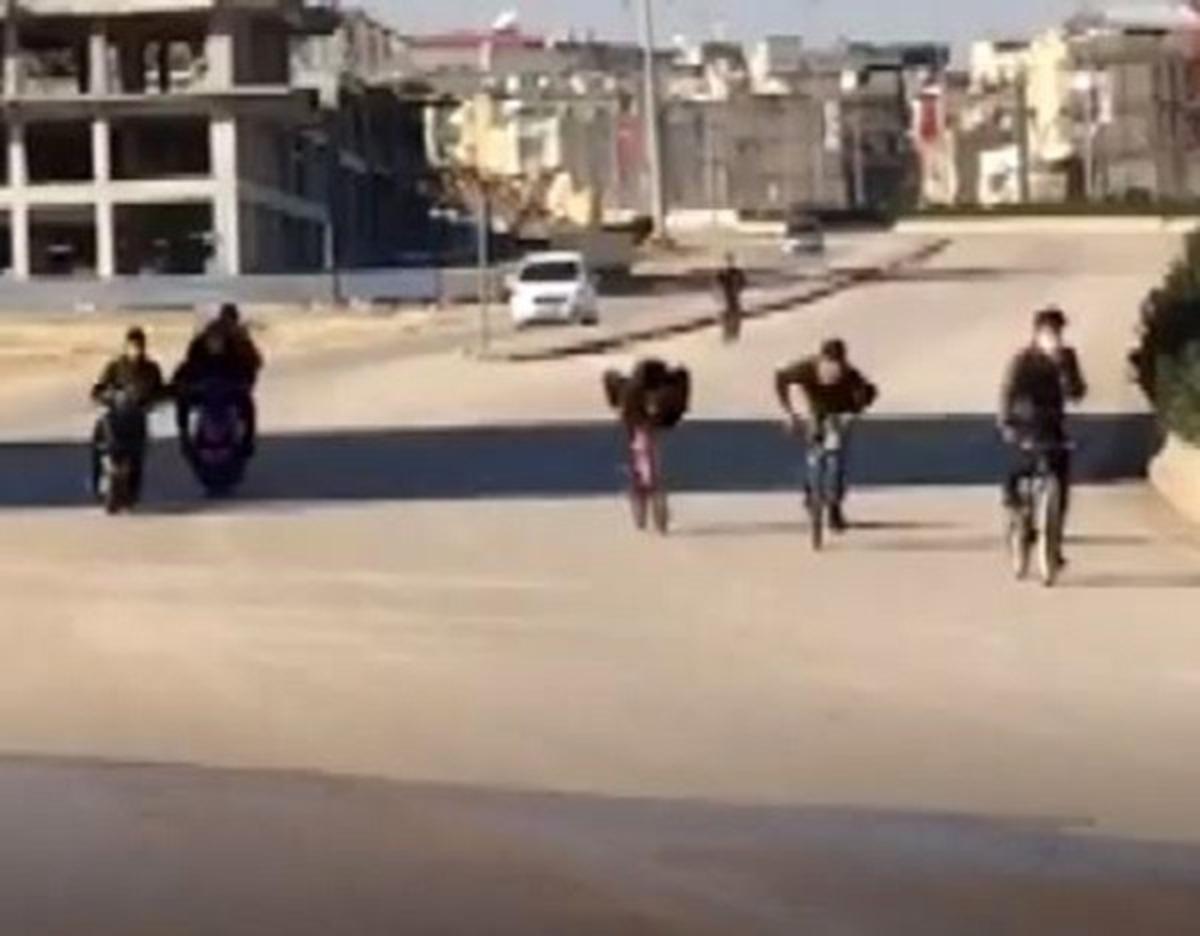 Kısıtlamaya uymayan &ccedil;ocukların bisikletle tehlikeli yolculuğu pes dedirtti
