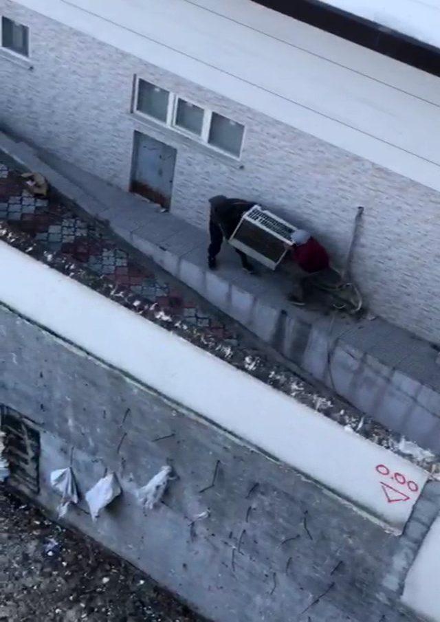 Kağıt toplayıcı kılığındaki hırsızlar kamerada 1
