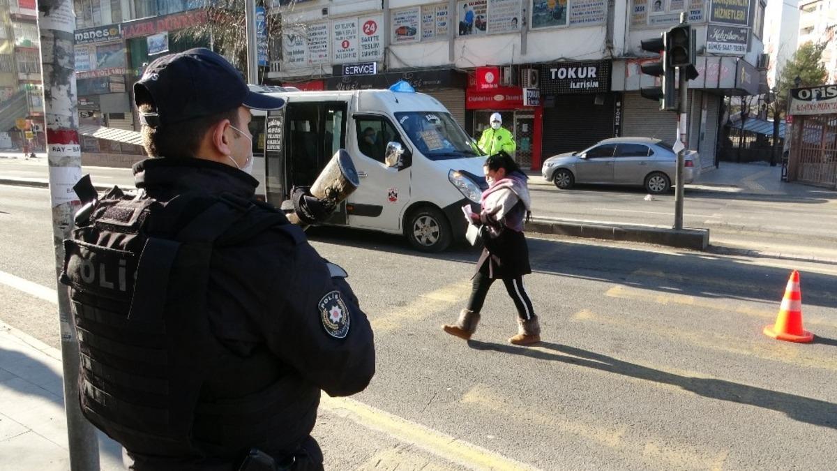Diyarbakır&rsquo;da kısıtlama denetimleri ikinci g&uuml;n&uuml;nde de devam ediyor