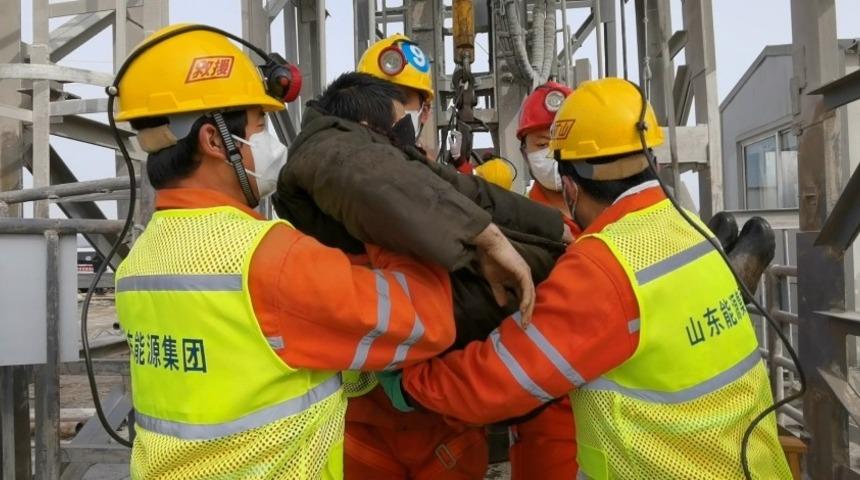 Çin’de mahsur kalan madencilerden 11’i iki hafta sonra kurtarıldı