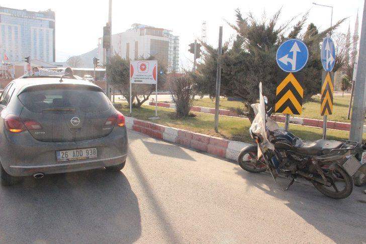 Otomobille çarpışan motosikletli kurye yaralandı G3