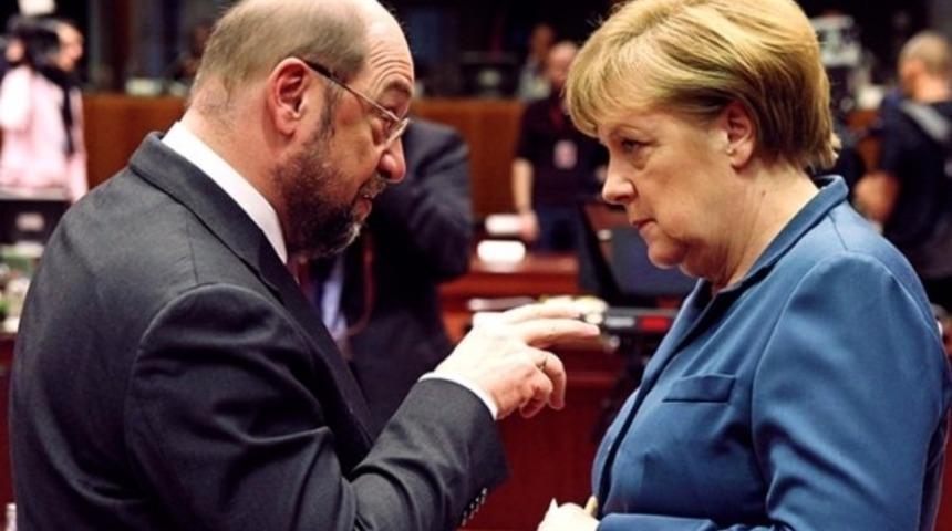 Almanya seçimleri öncesi Merkel ve Schulz birbirine girdi