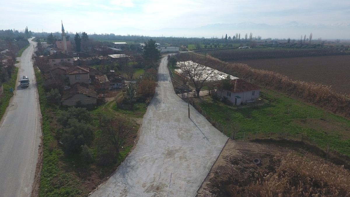 Toprak yollar kilit parke taşıyla kaplandı