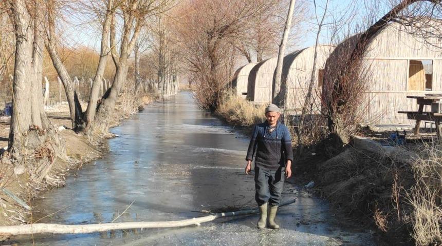 Sultan Sazlığı&rsquo;ndaki g&ouml;l buz tuttu