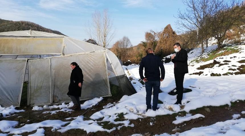 Hasar g&ouml;ren seralar yerinde incelendi