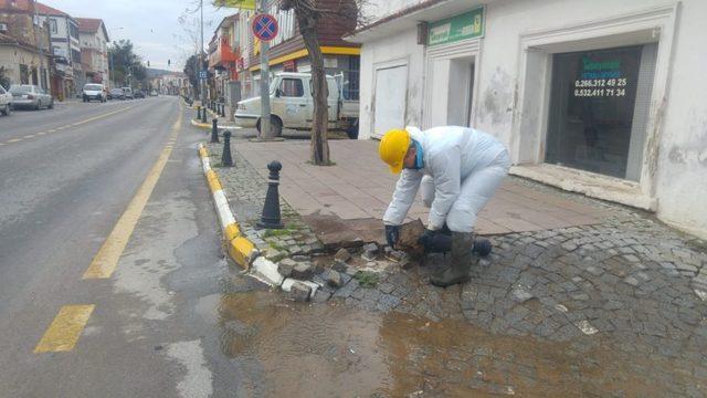 Ayvalık’ta su patlaklarına BASKİ ekiplerinden anında müdahale