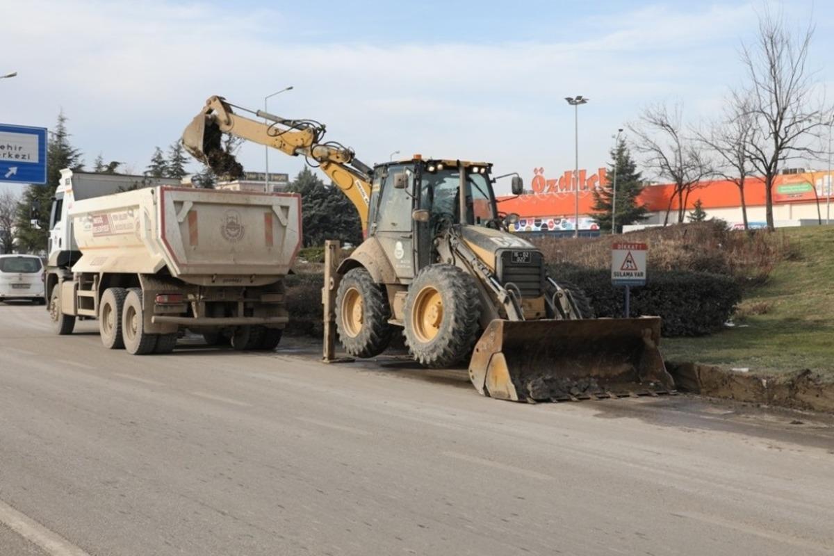 İneg&ouml;l Belediyesi &ccedil;alışmalarına hız kesmeden devam ediyor