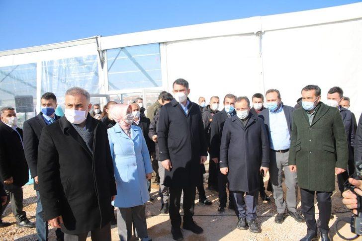 Bakan Kurum, deprem konutlarını inceledi G3