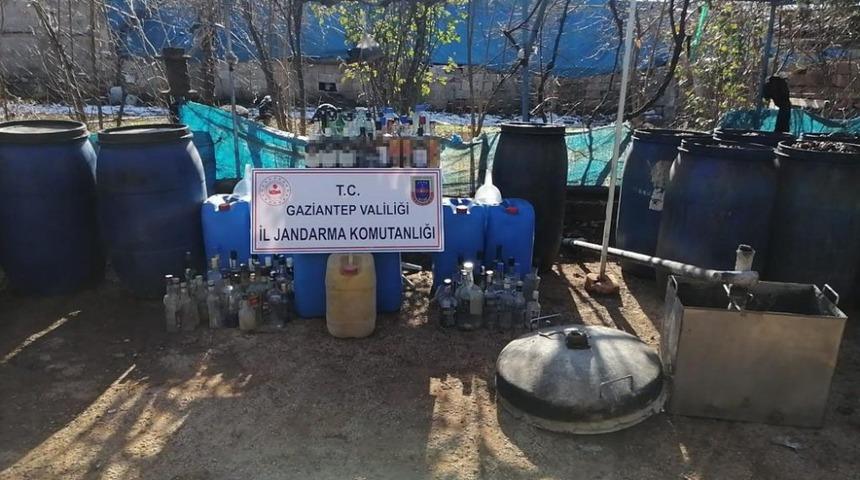 Gaziantep&rsquo;te jandarma 506 litre ka&ccedil;ak alkol ele ge&ccedil;irdi
