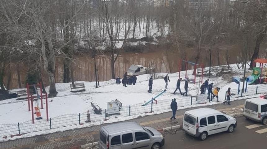 Alkoll&uuml; şahıs ırmağa d&uuml;şt&uuml;