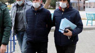 Annesini bıçakla kovaladı, araya giren kardeşini öldürdü