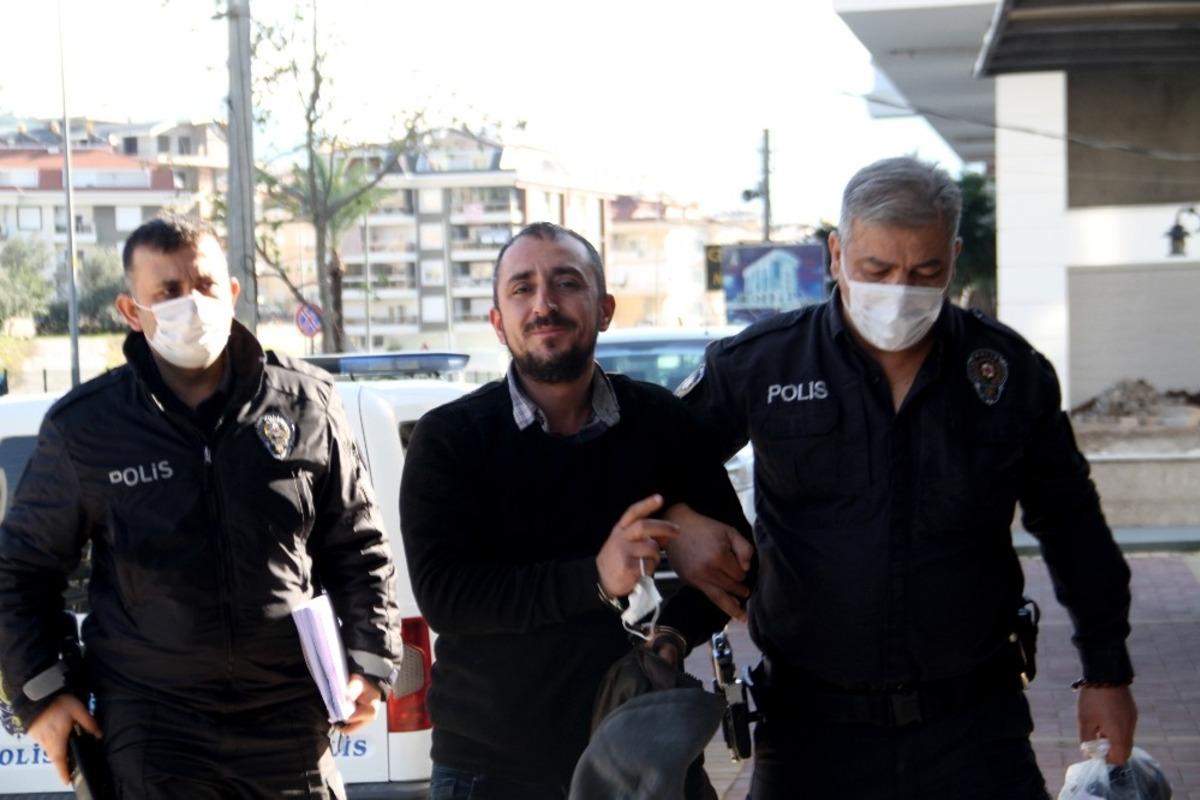 Husumetli olduğu kişinin d&uuml;kkanını benzin d&ouml;k&uuml;p ateşe verdi