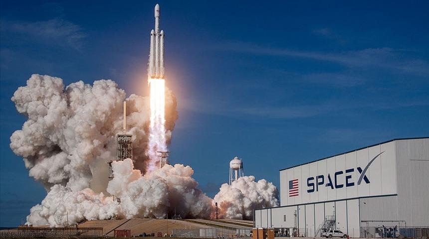 SpaceX uzaya tek seferde 143 uydu fırlattı